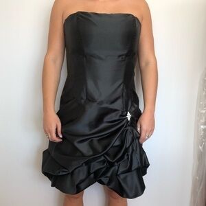 Black Jessica Mcklintock Dress — perfect for prom or party! Short and ruffled